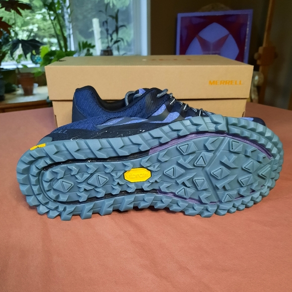 Brand new Merrell shoes w/ glow-in-the-dark soles - Picture 4 of 4